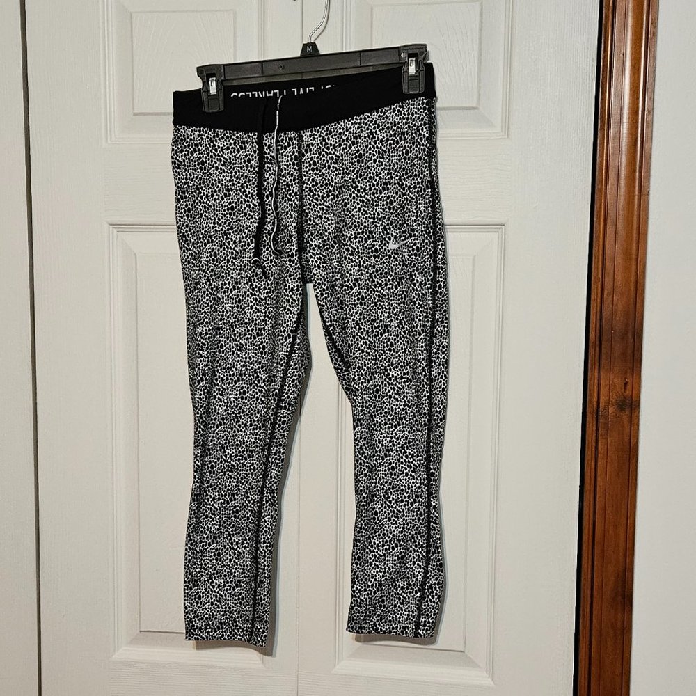Ladies NIKE Running Cropped Leggings Size Small